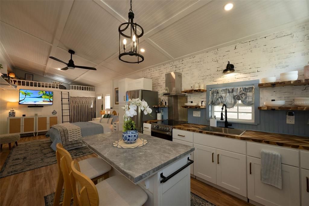 Dining room, Interior, Kitchen, Pendant Lights, Recessed Lighting, Stone Walls, Wood Texture Flooring