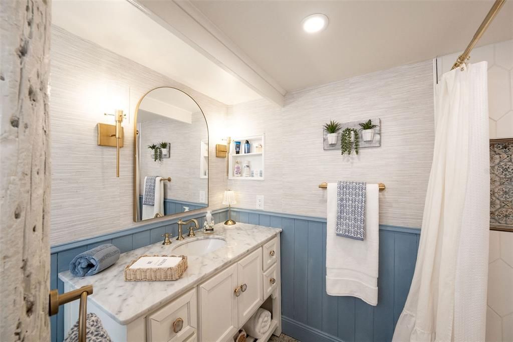Bathroom, Interior, Recessed Lighting