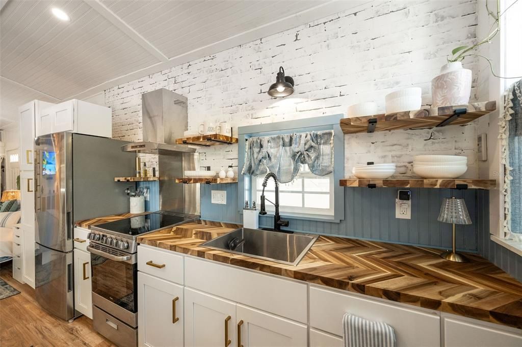 Interior, Kitchen, Stainless Steel Appliances, Wood Texture Flooring