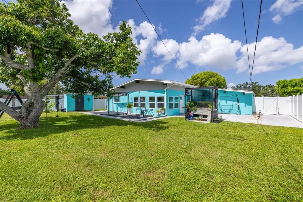 Backyard, Exterior