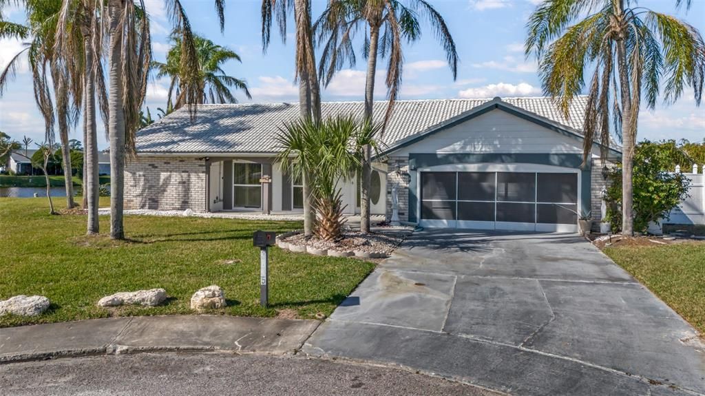 Attached, Exterior, Facade, Ranch