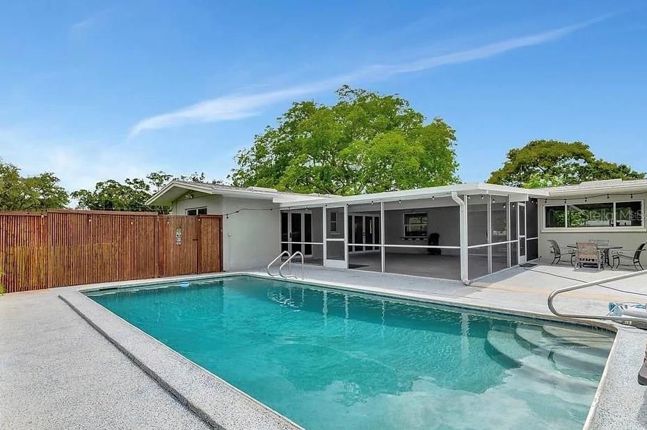 Exterior, Pool