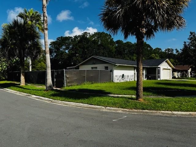 Attached, Exterior, Facade, Ranch
