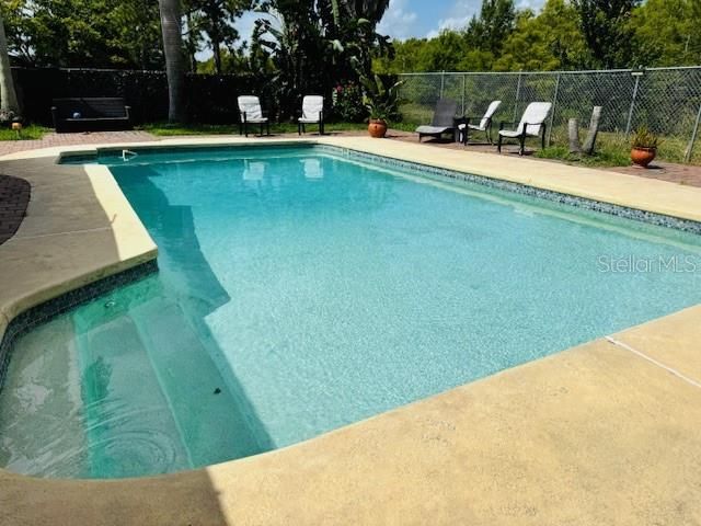 Exterior, Pool