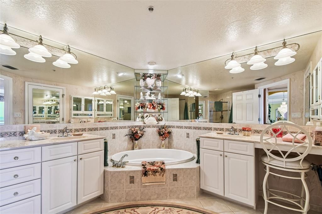 Bathroom, Dual Sink Vanities, Interior
