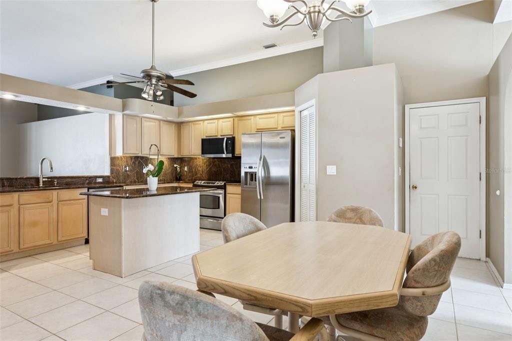 Dining room, Interior, Kitchen, Stainless Steel Appliances