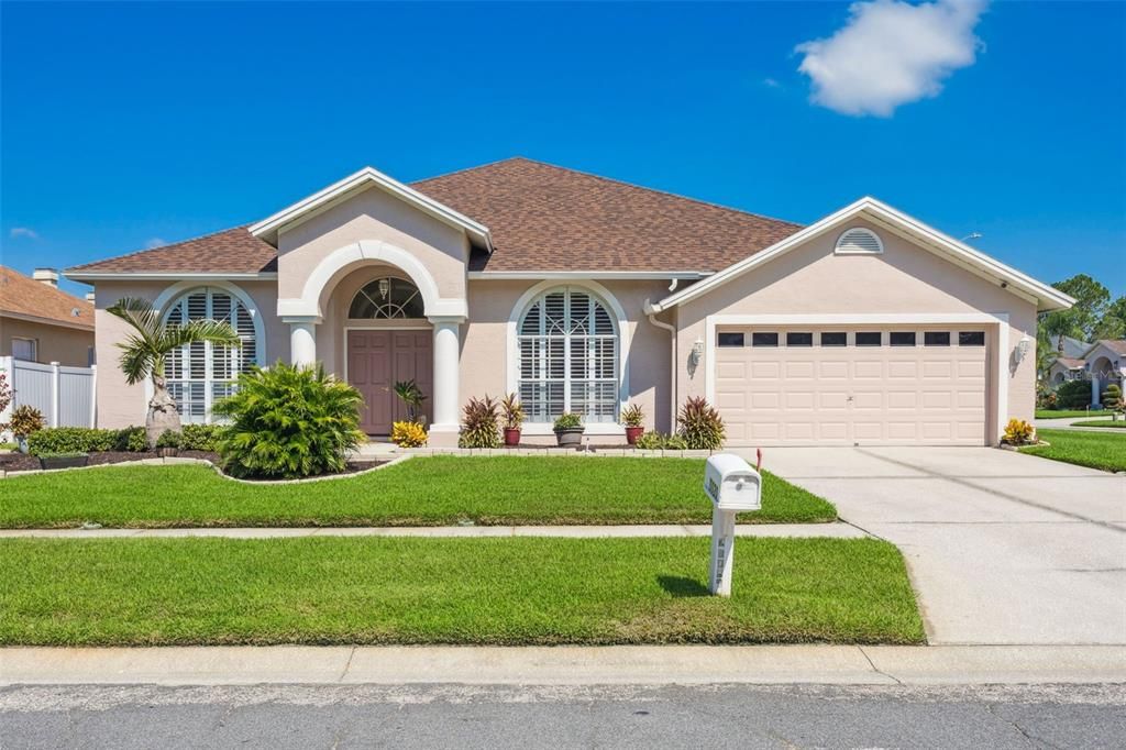 Attached, Exterior, Facade, Ranch