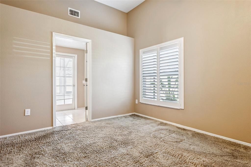 Empty room, Interior