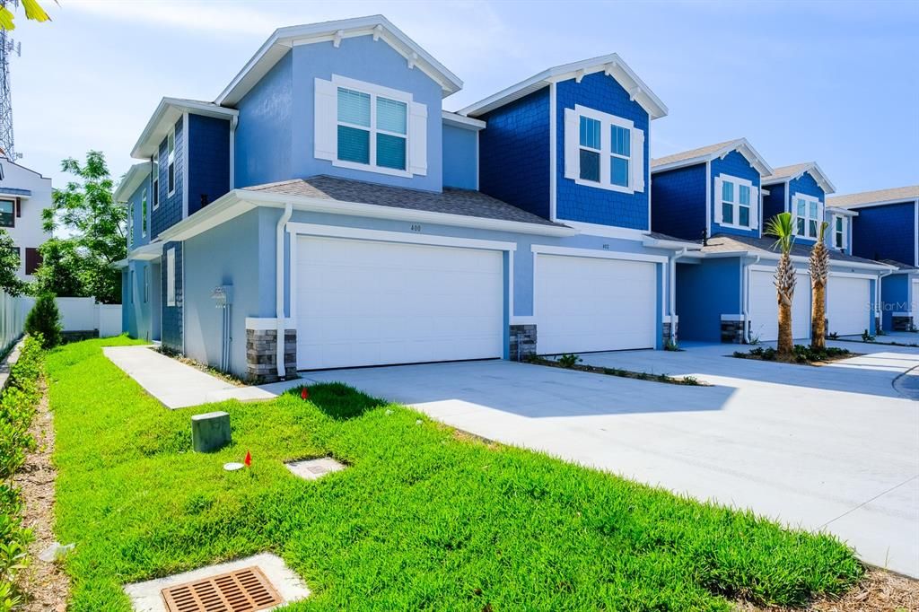 Attached, Exterior, Facade, American Craftsman