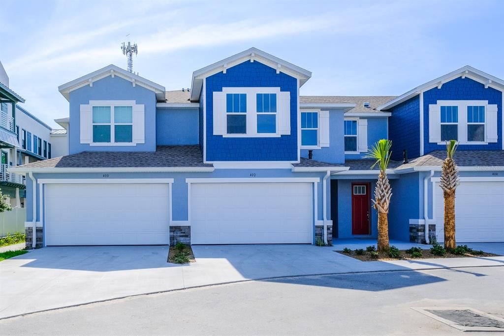 Attached, Exterior, Facade, American Craftsman