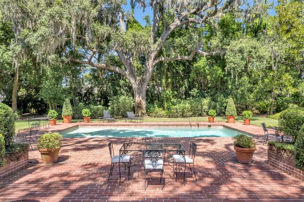 Exterior, Pool