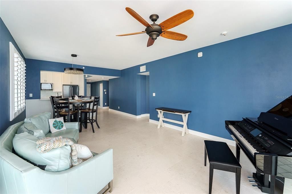 Dining room, Interior, Kitchen, Pendant Lights, Piano, Recessed Lighting