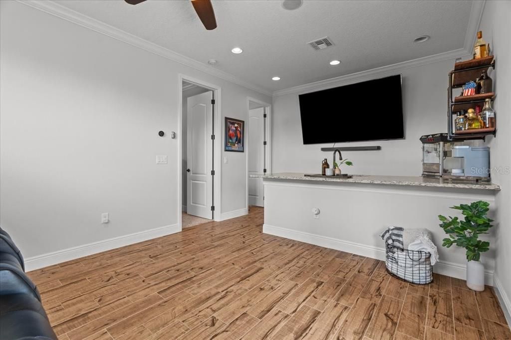 Interior, Recessed Lighting, Wood Texture Flooring