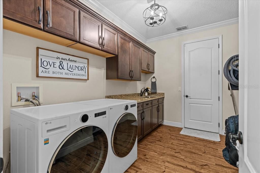 Interior, Washer, Wood Texture Flooring
