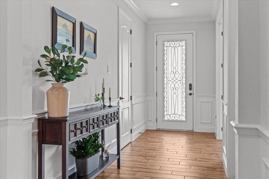 Interior, Recessed Lighting, Wood Texture Flooring