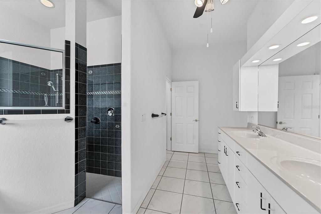 Bathroom, Dual Sink Vanities, Interior, Recessed Lighting