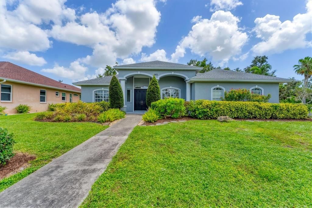 Backyard, Exterior, Facade, Ranch