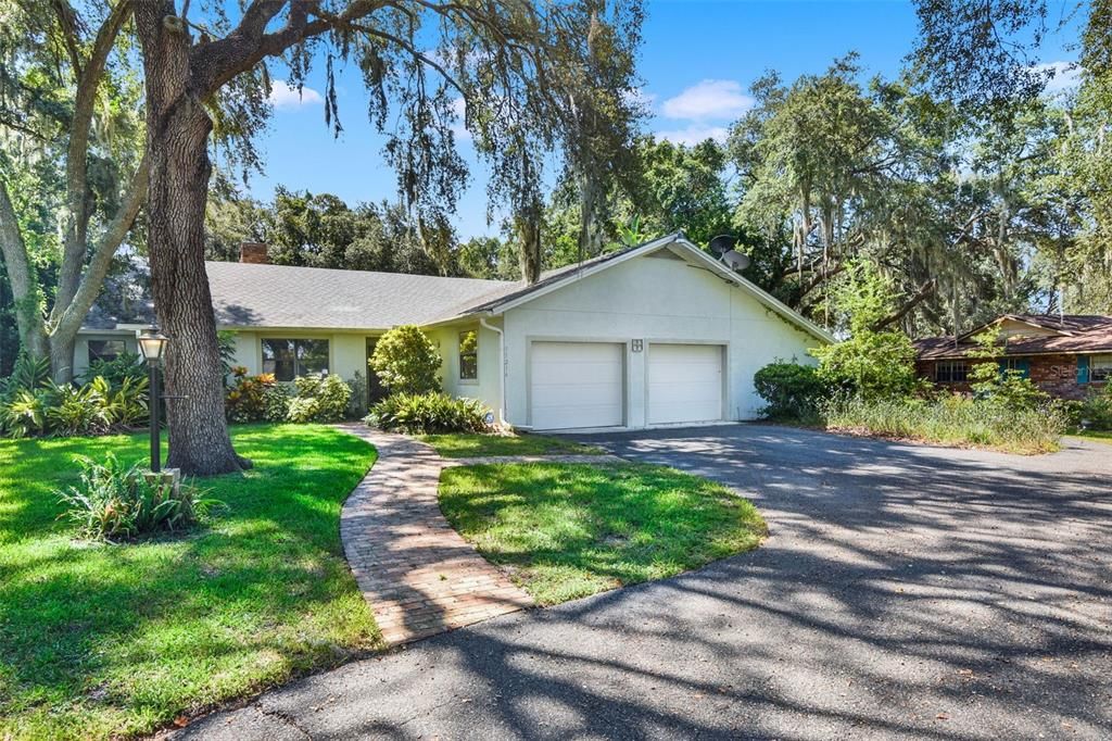 Attached, Exterior, Facade, Ranch