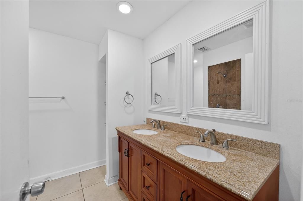 Bathroom, Dual Sink Vanities, Interior, Recessed Lighting