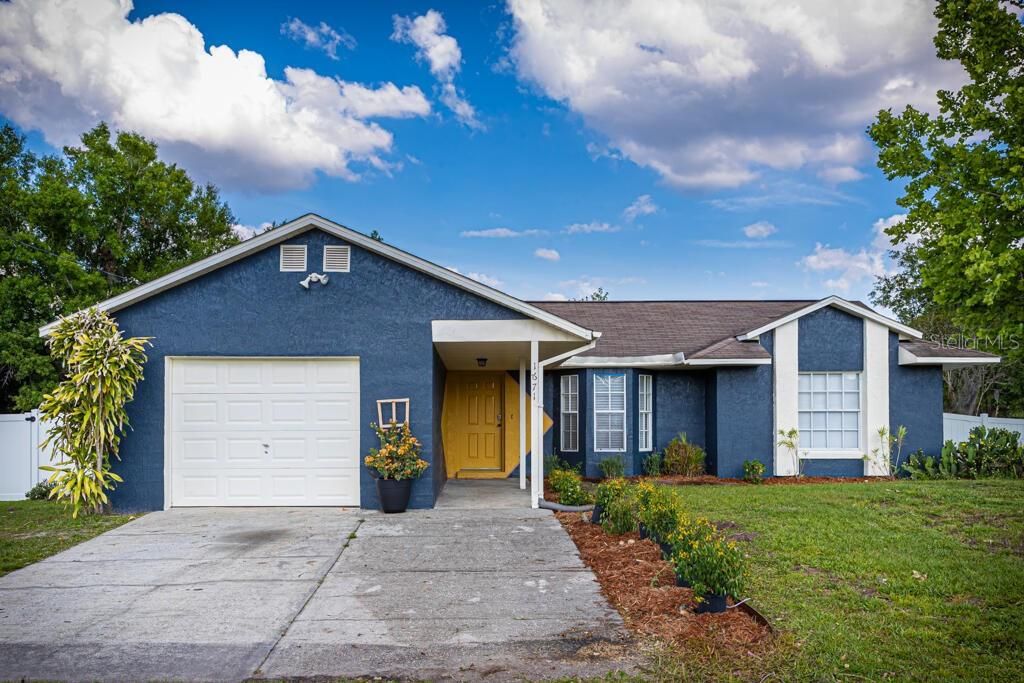 Attached, Exterior, Facade, Ranch