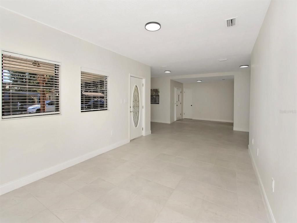 Empty room, Interior, Recessed Lighting