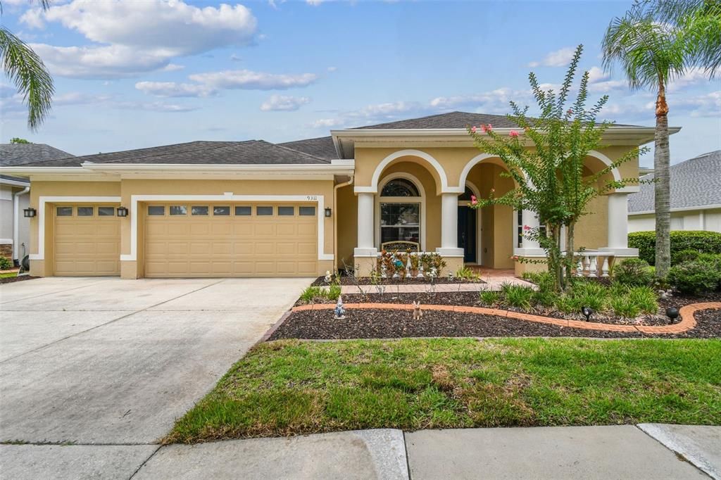Attached, Exterior, Facade, Ranch