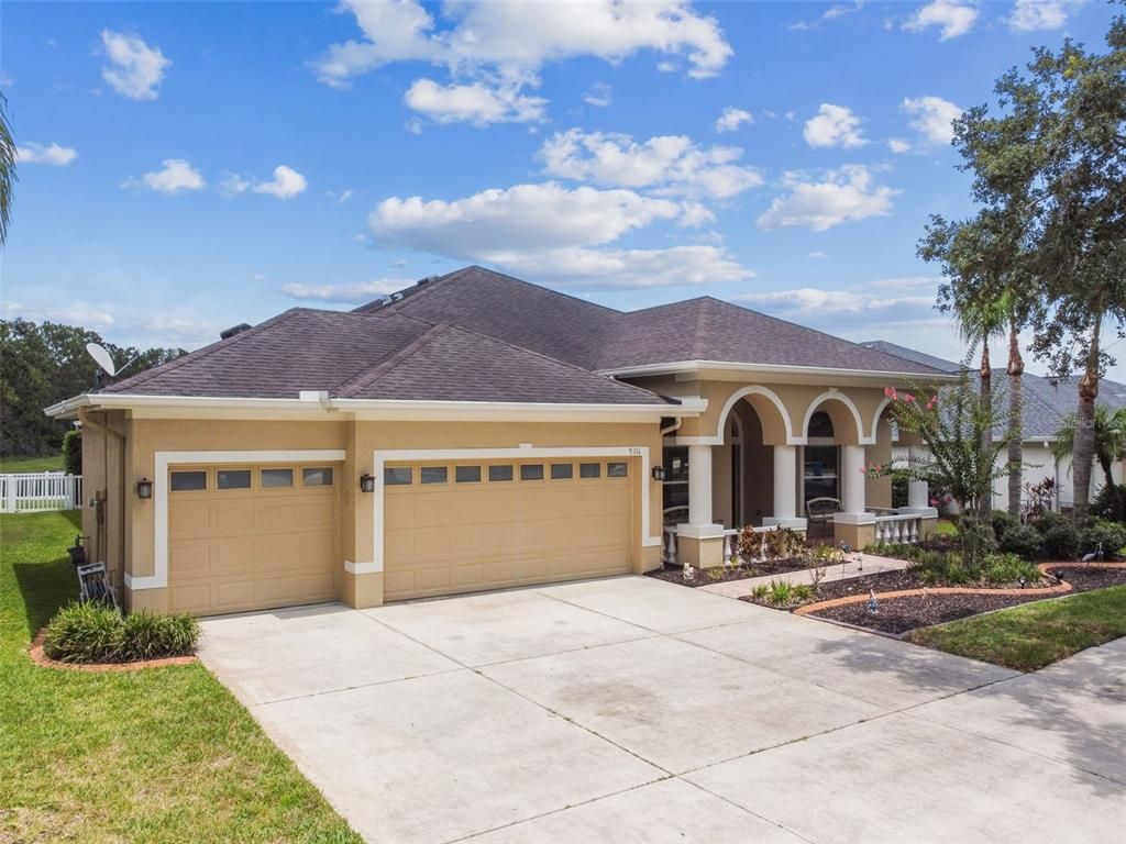 Attached, Exterior, Facade, Ranch