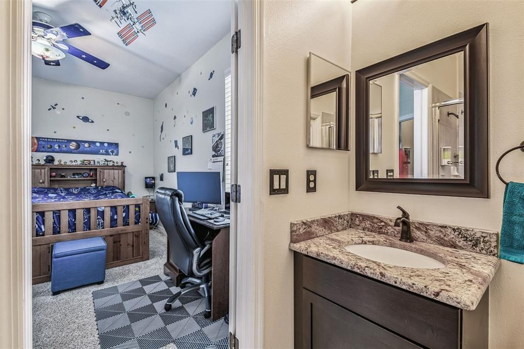 Home Office, Interior