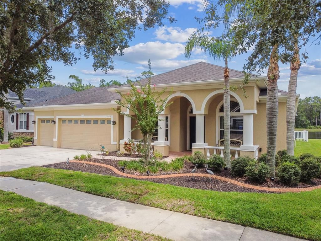 Attached, Exterior, Facade, Ranch