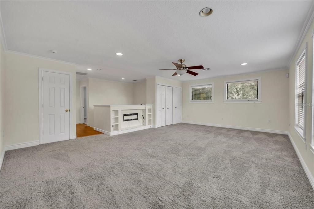 Empty room, Interior, Recessed Lighting