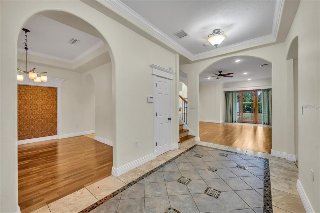 Interior, Pendant Lights, Recessed Lighting, Wood Texture Flooring