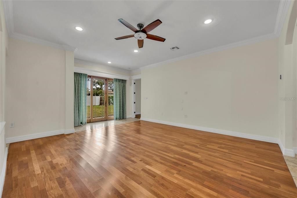 Empty room, Interior, Recessed Lighting, Wood Texture Flooring