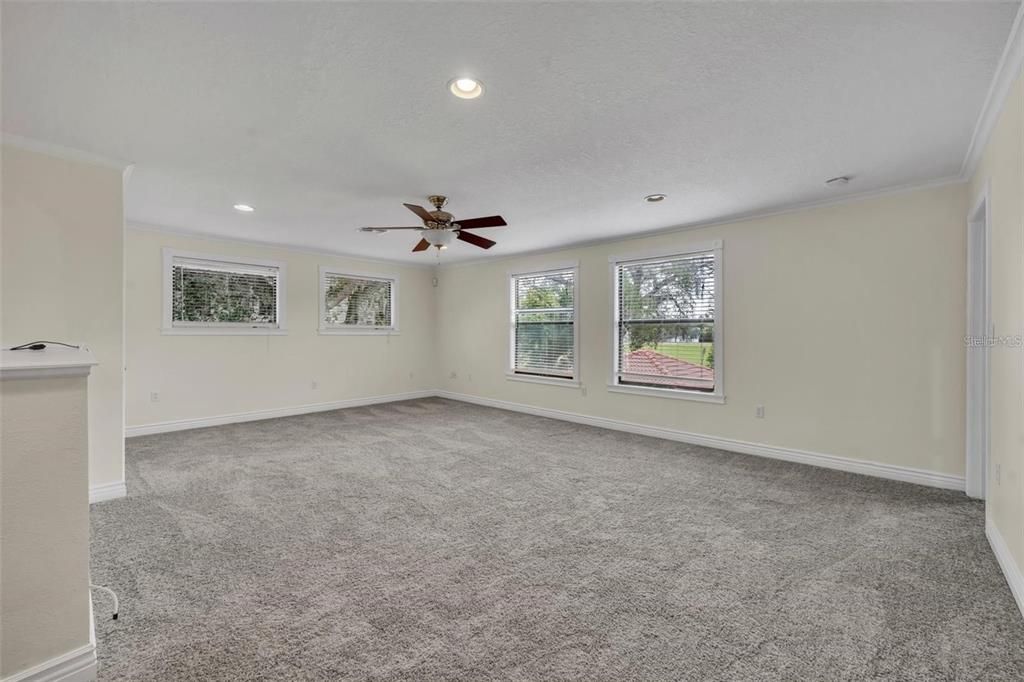 Empty room, Interior, Recessed Lighting