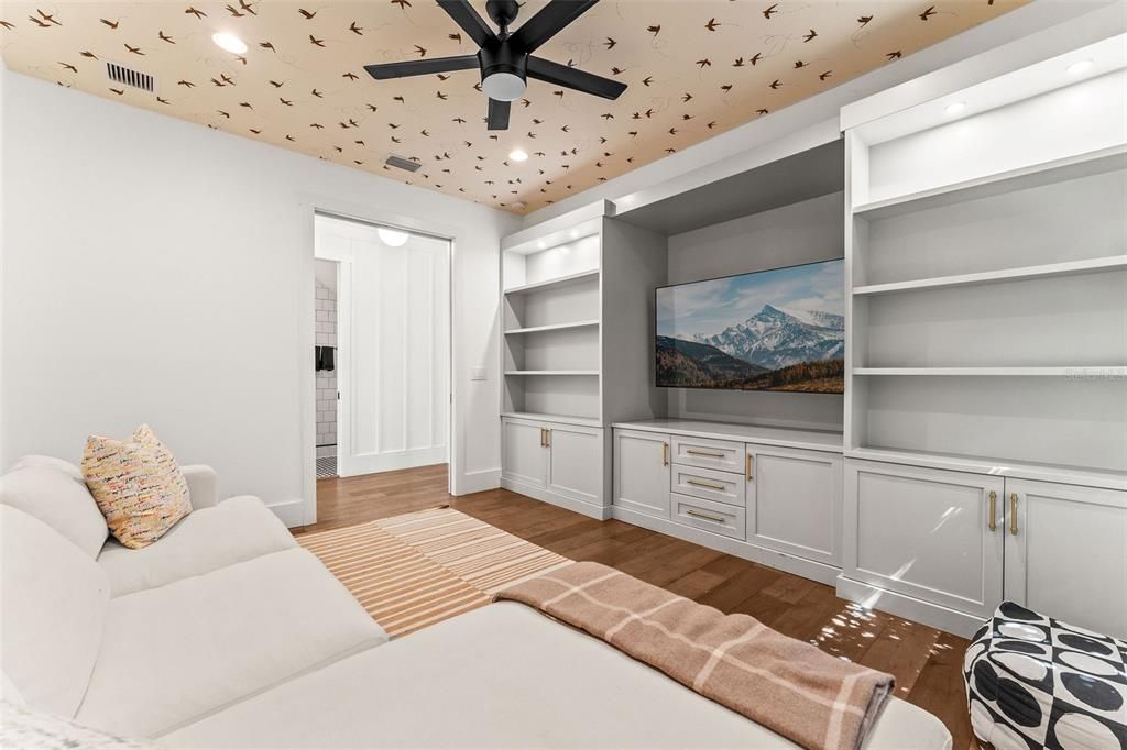 Interior, Recessed Lighting, Wood Texture Flooring
