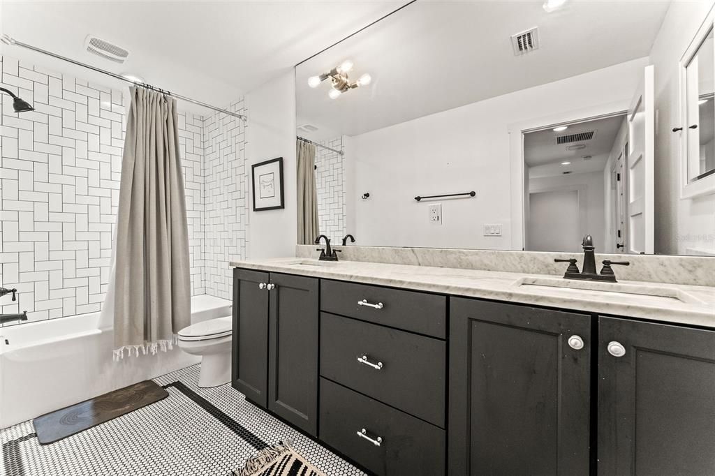 Bathroom, Dual Sink Vanities, Interior, Recessed Lighting