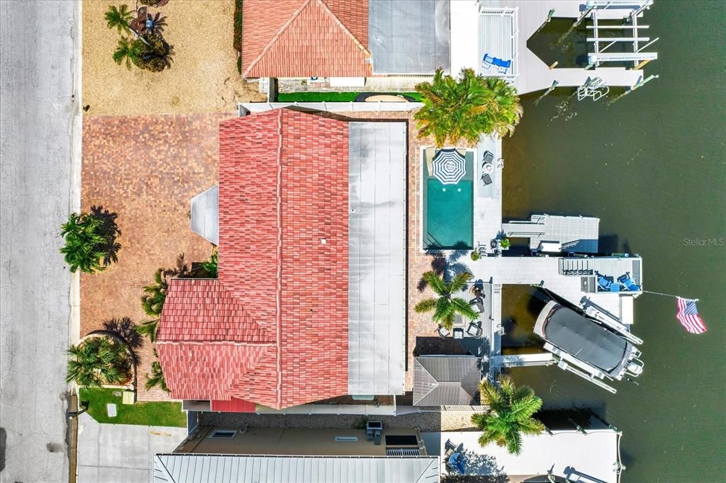 Exterior, Drone