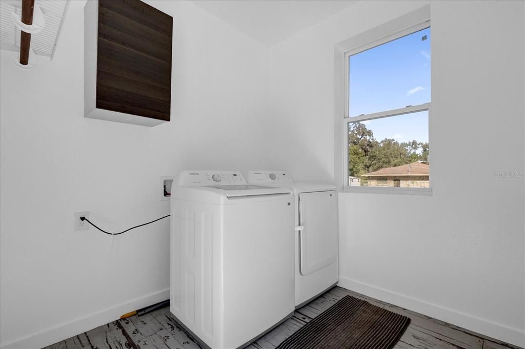 Interior, Washer, Wood Texture Flooring