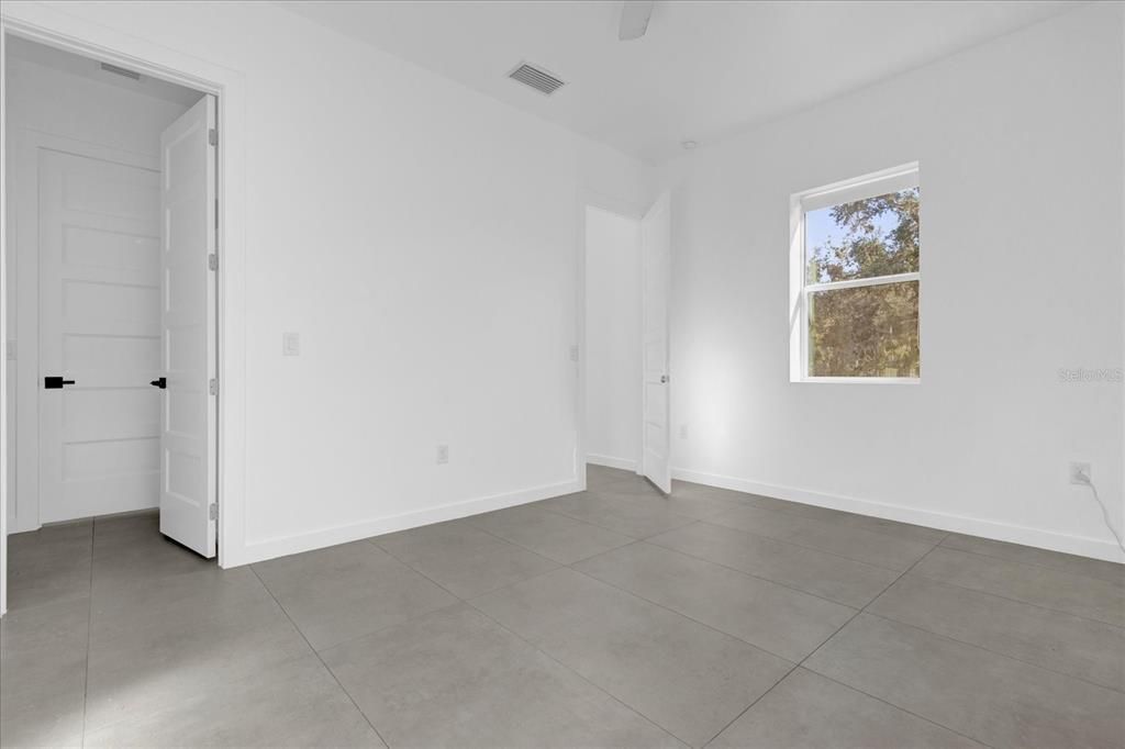 Empty room, Interior