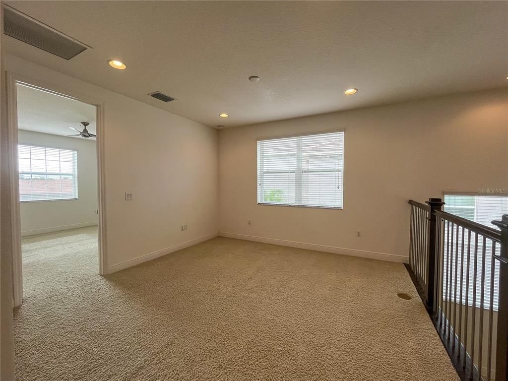 Empty room, Interior, Recessed Lighting