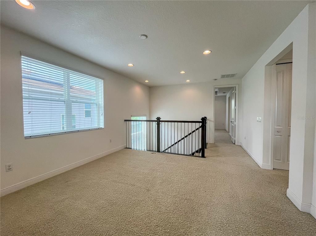 Empty room, Interior, Recessed Lighting