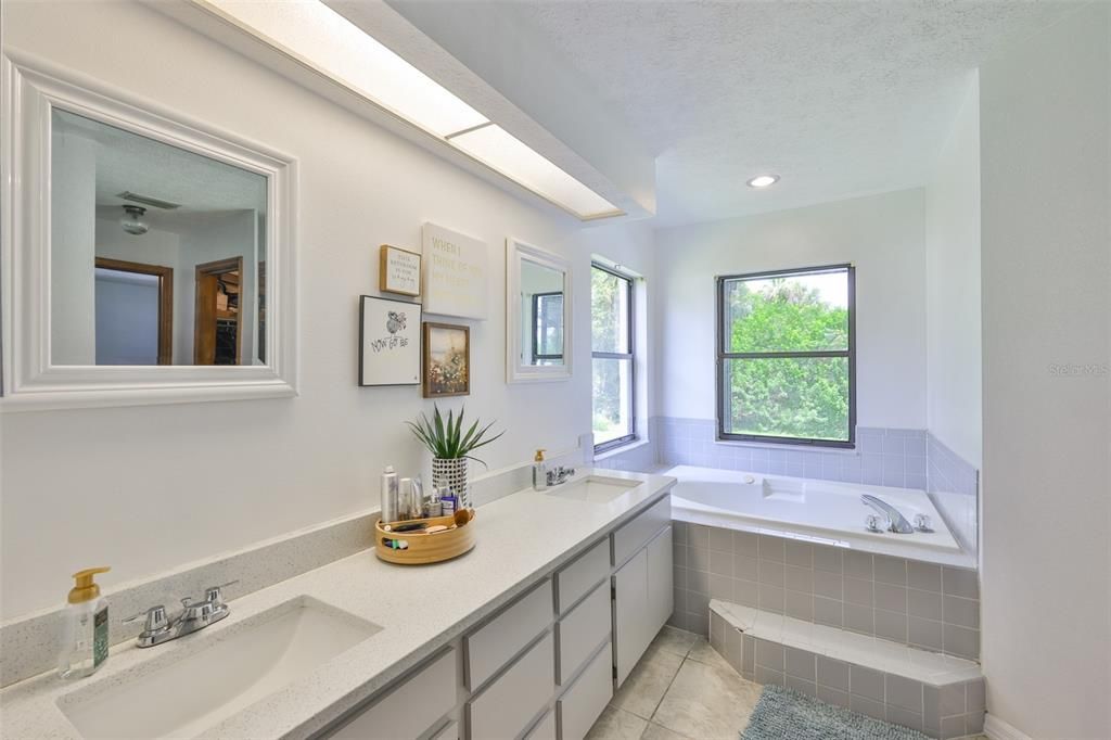 Bathroom, Dual Sink Vanities, Interior, Recessed Lighting
