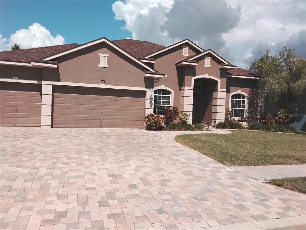 Attached, Exterior, Facade, Brick Traditional