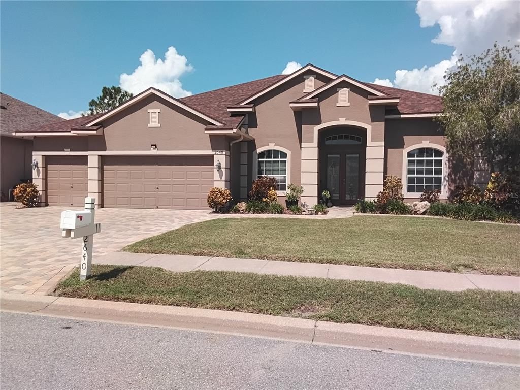 Attached, Exterior, Facade, Ranch