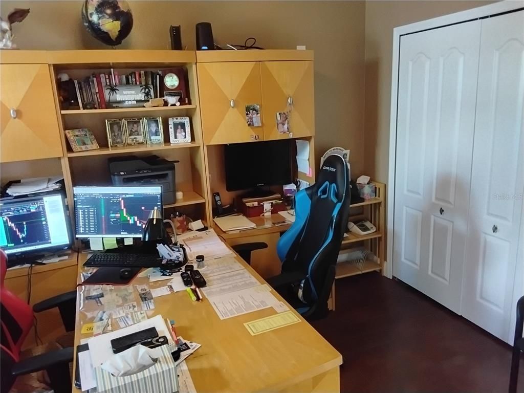 Home Office, Interior
