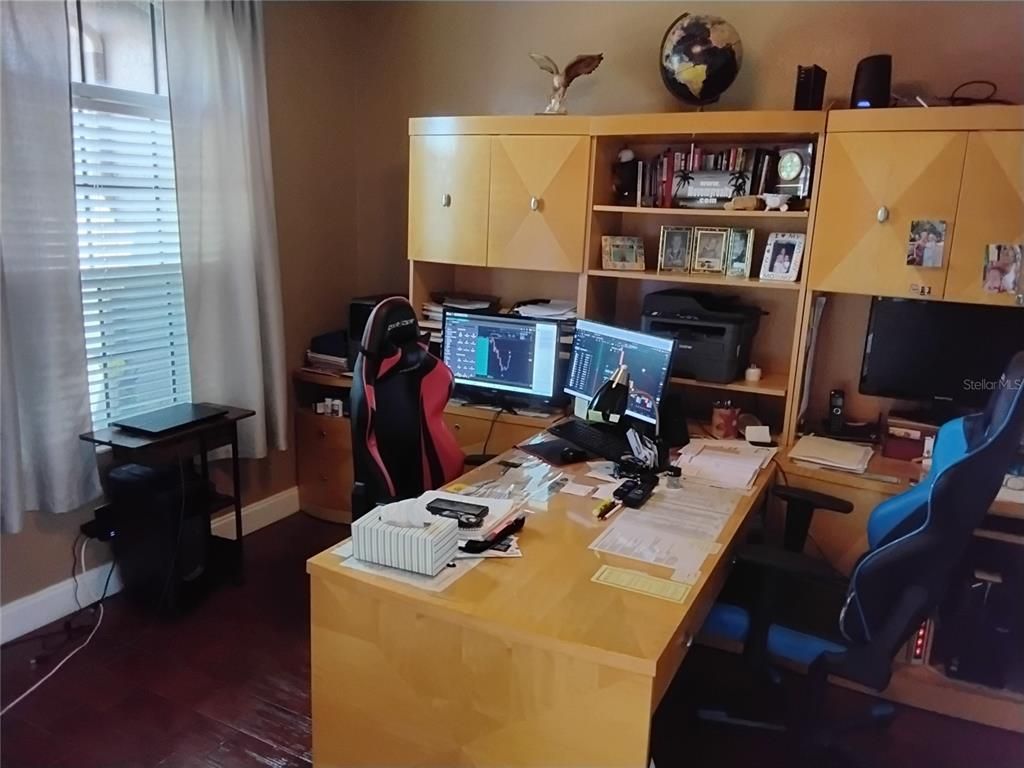Home Office, Interior