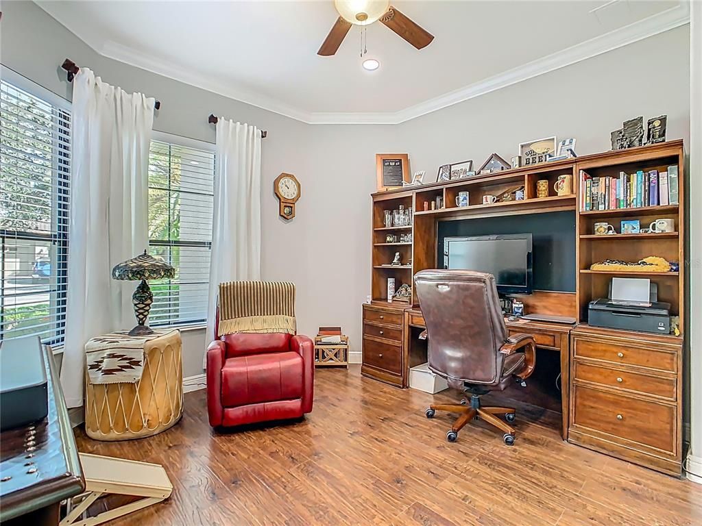 Home Office, Interior, Recessed Lighting, Wood Texture Flooring