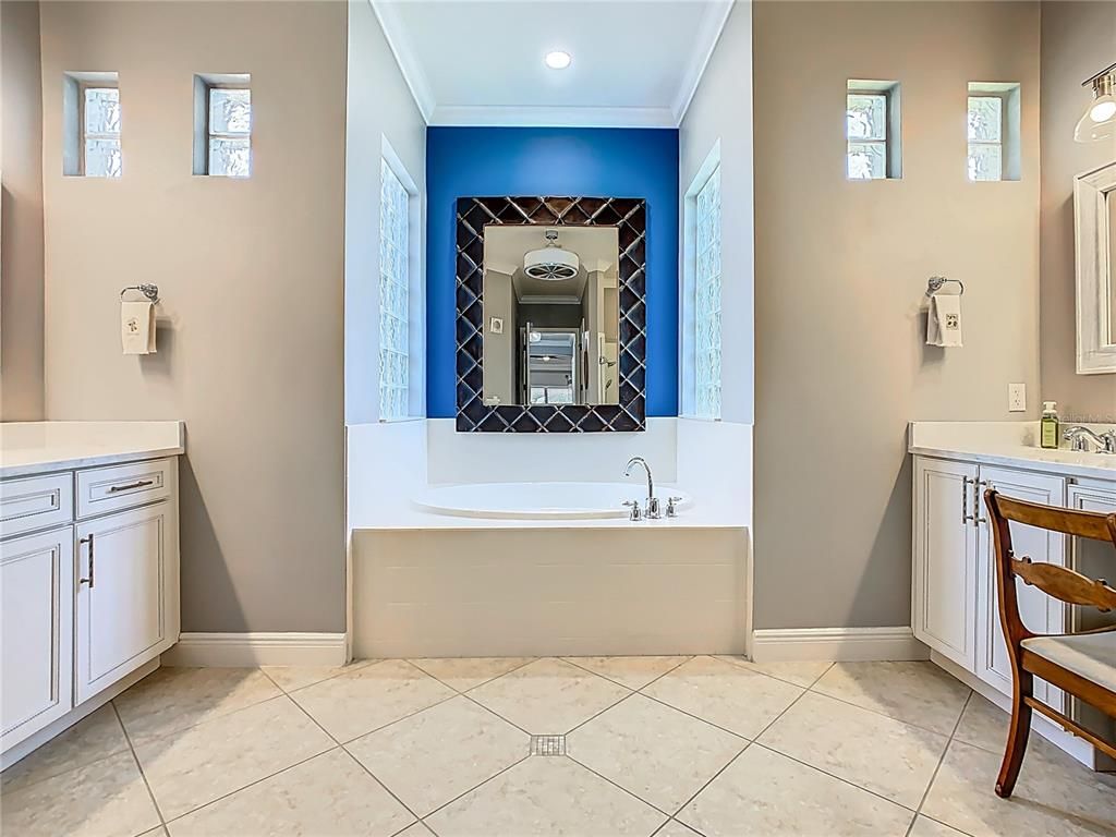 Bathroom, Interior, Recessed Lighting