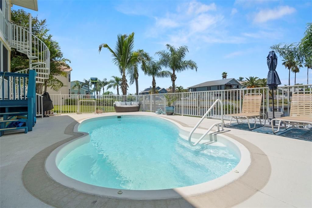 Exterior, Pool
