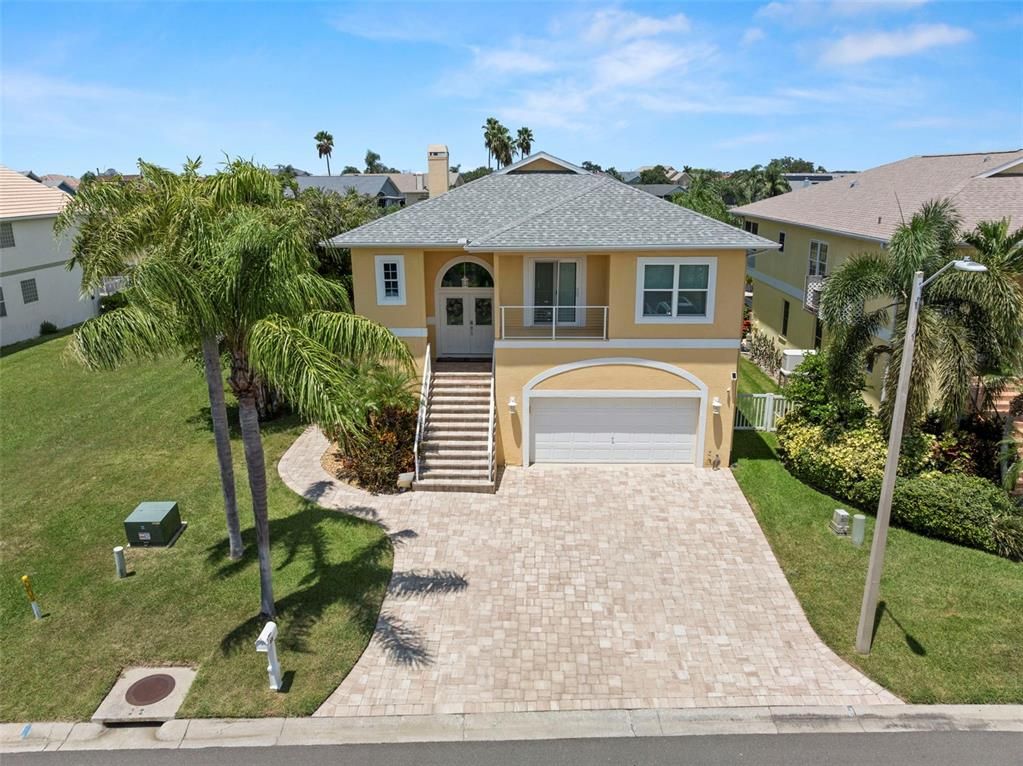 Attached, Exterior, Facade, Mediterranean