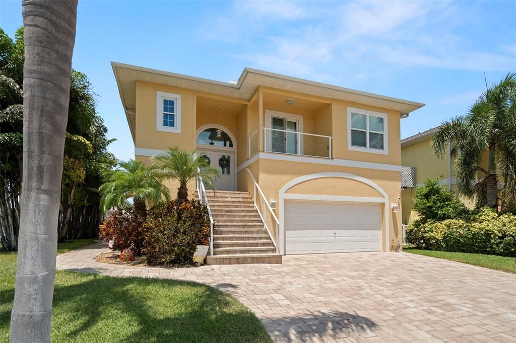 Attached, Exterior, Facade, Mediterranean